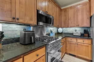 365 S Timber Creek Dr, Sisters, OR 97759 - Photo 15