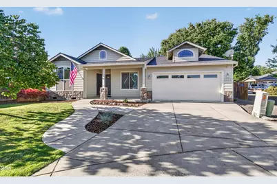 1729 Kaufman Way, Medford, OR 97501 - Photo 1