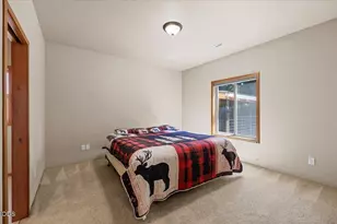 821 Isherwood Dr, Central Point, OR 97502 - Photo 15