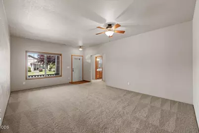 821 Isherwood Drive, Central Point, OR 97502 - Photo 5
