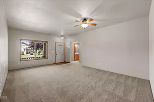 821 Isherwood Dr, Central Point, OR 97502 - Photo 5
