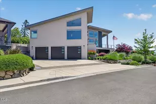 1812 Plateau Dr, Medford, OR 97504 - Photo 3