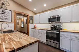 15917 Pinion Jay Ln, Sisters, OR 97759 - Photo 9