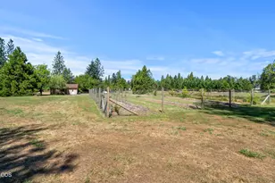 225 Hummingbird Rd, Cave Junction, OR 97523 - Photo 21