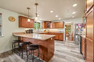 962 NE 11th St, Grants Pass, OR 97526 - Photo 13