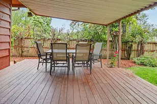 962 NE 11th St, Grants Pass, OR 97526 - Photo 17