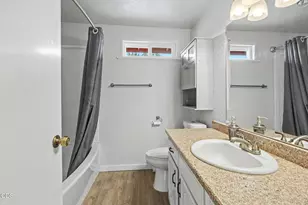 962 NE 11th St, Grants Pass, OR 97526 - Photo 33
