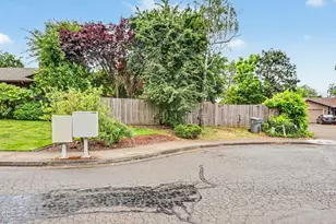 962 NE 11th St, Grants Pass, OR 97526 - Photo 43