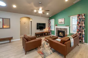 20417 SE Senden Ln, Bend, OR 97702 - Photo 11