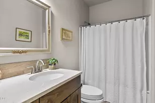 61056 SE Ambassador Dr, Bend, OR 97702 - Photo 17