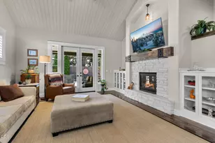 61056 SE Ambassador Dr, Bend, OR 97702 - Photo 9
