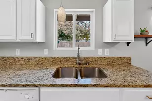 1526 SW 33rd St, Redmond, OR 97756 - Photo 13