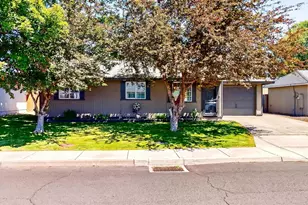 1526 SW 33rd St, Redmond, OR 97756 - Photo 3