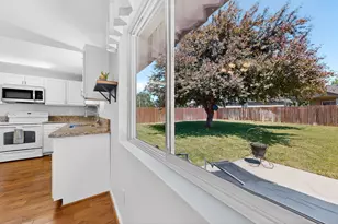 1526 SW 33rd St, Redmond, OR 97756 - Photo 17
