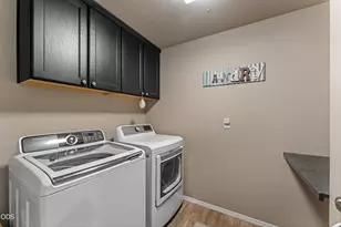 924 Pendleton Dr, Medford, OR 97501 - Photo 17
