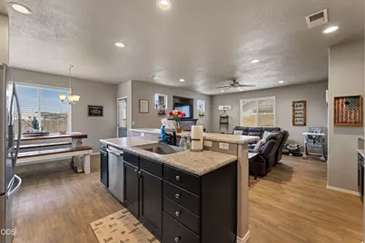 924 Pendleton Drive, Medford, OR 97501 - Photo 13