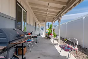 333 Mountain View Dr, Talent, OR 97540 - Photo 5