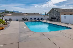 333 Mountain View Dr, Talent, OR 97540 - Photo 9