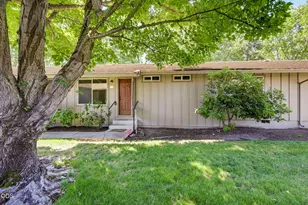300 Shafer Ln, Jacksonville, OR 97530 - Photo 3