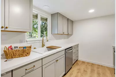 300 Shafer Lane #I-2, Jacksonville, OR 97530 - Photo 5