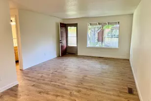 300 Shafer Ln, Jacksonville, OR 97530 - Photo 9