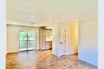 300 Shafer Lane #I-2, Jacksonville, OR 97530 - Photo 3