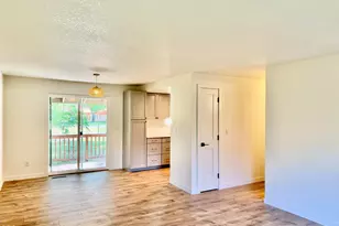 300 Shafer Ln, Jacksonville, OR 97530 - Photo 3