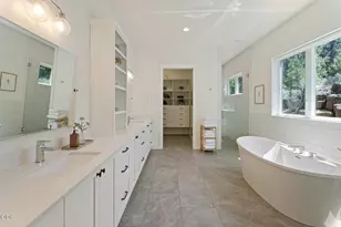 60255 Sunset View Dr, Bend, OR 97702 - Photo 21