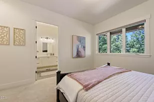 60255 Sunset View Dr, Bend, OR 97702 - Photo 31