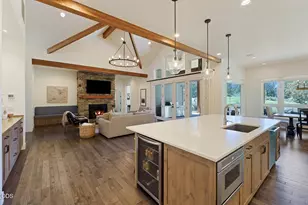60255 Sunset View Dr, Bend, OR 97702 - Photo 17