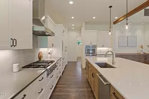 60255 Sunset View Dr, Bend, OR 97702 - Photo 13