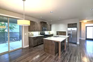 2337 NW Debron Ln, Bend, OR 97703 - Photo 3