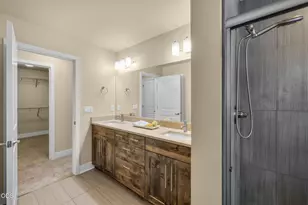 2337 NW Debron Ln, Bend, OR 97703 - Photo 17