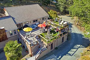 900 Rancho Vista Dr, Grants Pass, OR 97526 - Photo 1