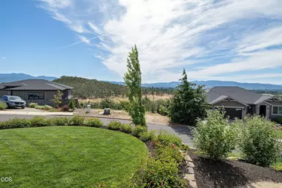 547 W La Strada Circle, Medford, OR 97504 - Photo 33