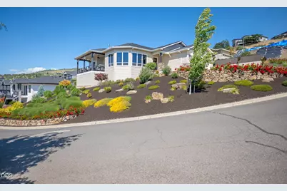 547 W La Strada Circle, Medford, OR 97504 - Photo 35