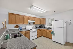 1914 Pebble Way, Medford, OR 97504 - Photo 5
