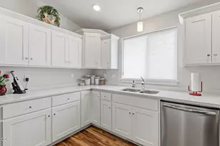 403 Berglund St, Rogue River, OR 97537 - Photo 17