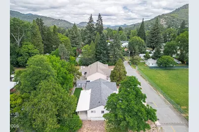 403 Berglund Street, Rogue River, OR 97537 - Photo 39