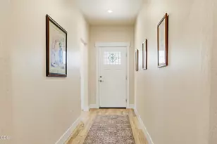 137 Willow Springs Dr, Talent, OR 97540 - Photo 5
