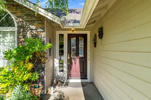 1662 Nunnwood Ln, Grants Pass, OR 97527 - Photo 1