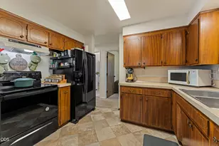 1120 SW Cottonwood St, Grants Pass, OR 97526 - Photo 9
