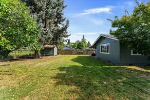 1120 SW Cottonwood St, Grants Pass, OR 97526 - Photo 25