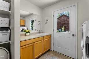 15194 E River Loop Dr E, Bend, OR 97707 - Photo 23