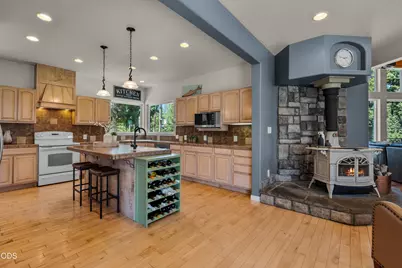15194 E River Loop Drive E, Bend, OR 97707 - Photo 9