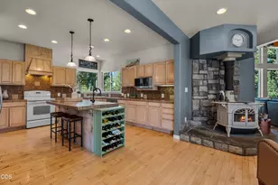 15194 E River Loop Dr E, Bend, OR 97707 - Photo 9