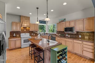 15194 E River Loop Dr E, Bend, OR 97707 - Photo 11