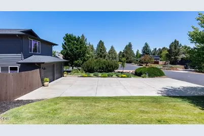61211 Mount Vista Drive, Bend, OR 97702 - Photo 5