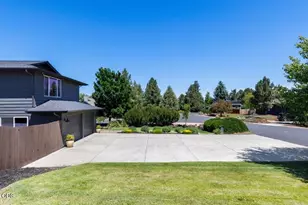 61211 Mt Vista Dr, Bend, OR 97702 - Photo 5