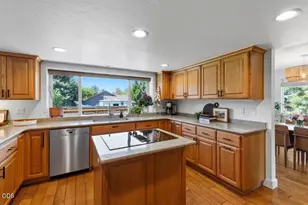 61211 Mt Vista Dr, Bend, OR 97702 - Photo 17